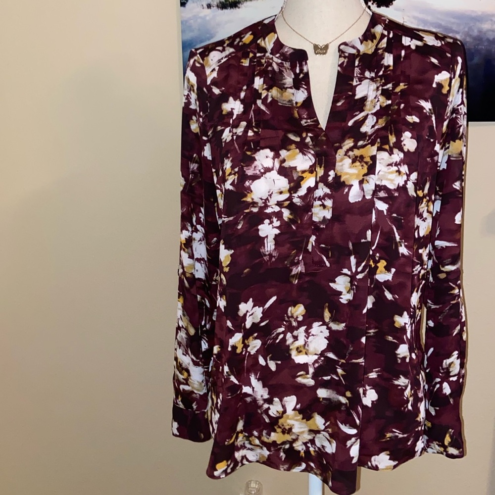 Simply Vera Wang Floral Pin-tuck Pleats Blouse Top Shirt Burgundy Wine V Neck
